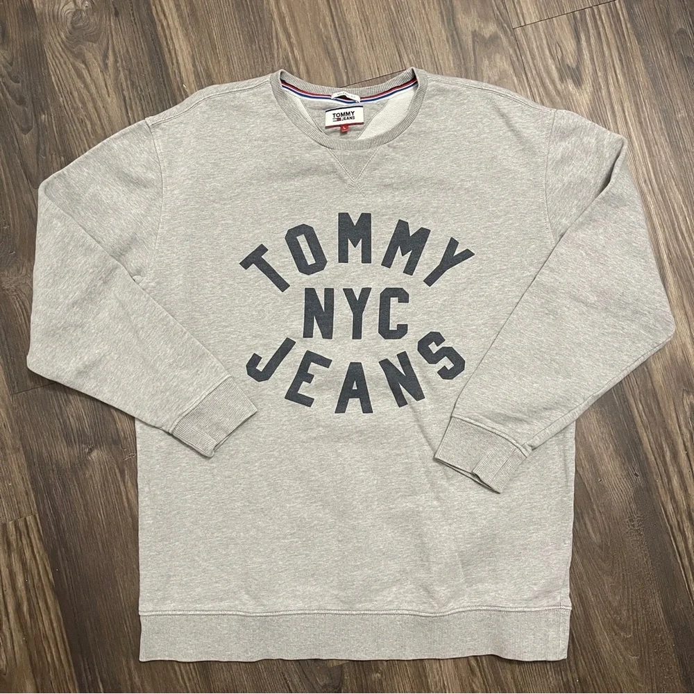 Tommy Hilfiger Light Gray Crewneck Sweater